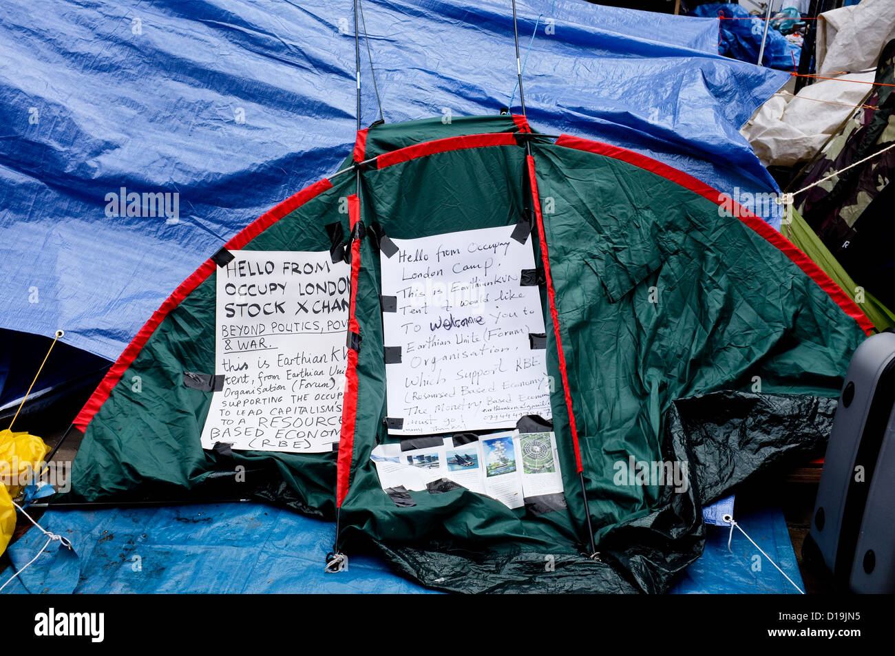 Una tenda di occupare Londra anti-capitalista protestare camp fuori Cattedrale di San Paolo nel mese di ottobre 2011. Foto Stock