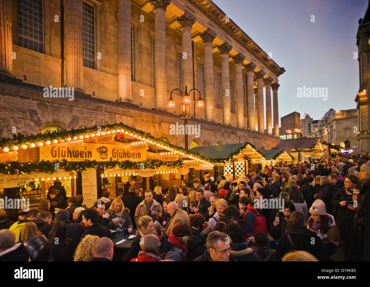 Francoforte Il Mercatino di Natale a Victoria Square, Birmingham, Regno Unito Foto Stock