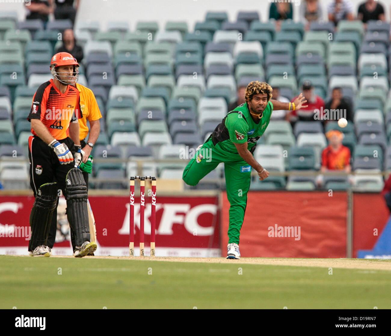 12.12.2012 Perth, Australia. Lasith Malinga in azione durante il Big Bash League tra Scorchers Perth e Melbourne stelle dal WACA. Foto Stock