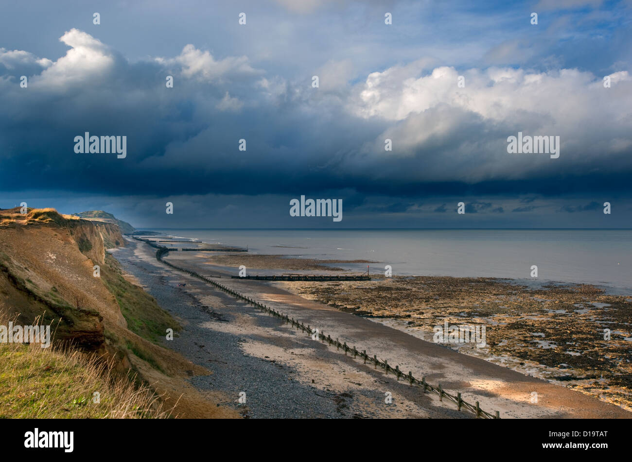 Mare del Nord da West Runton scogliere di Norfolk e tempesta Foto Stock