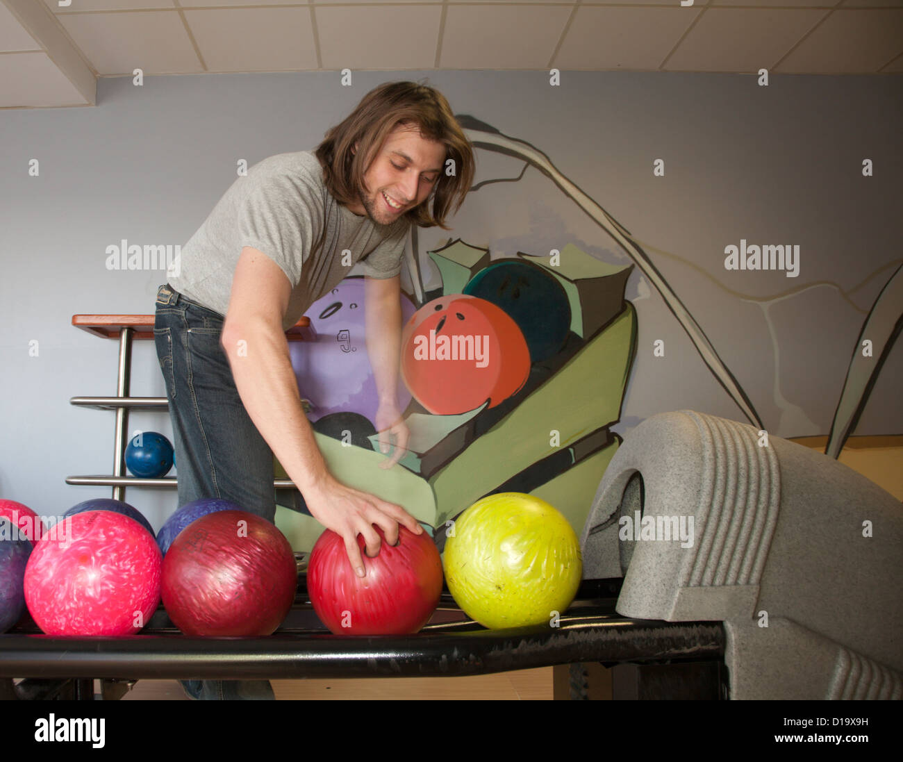 uomo di bowling Foto Stock