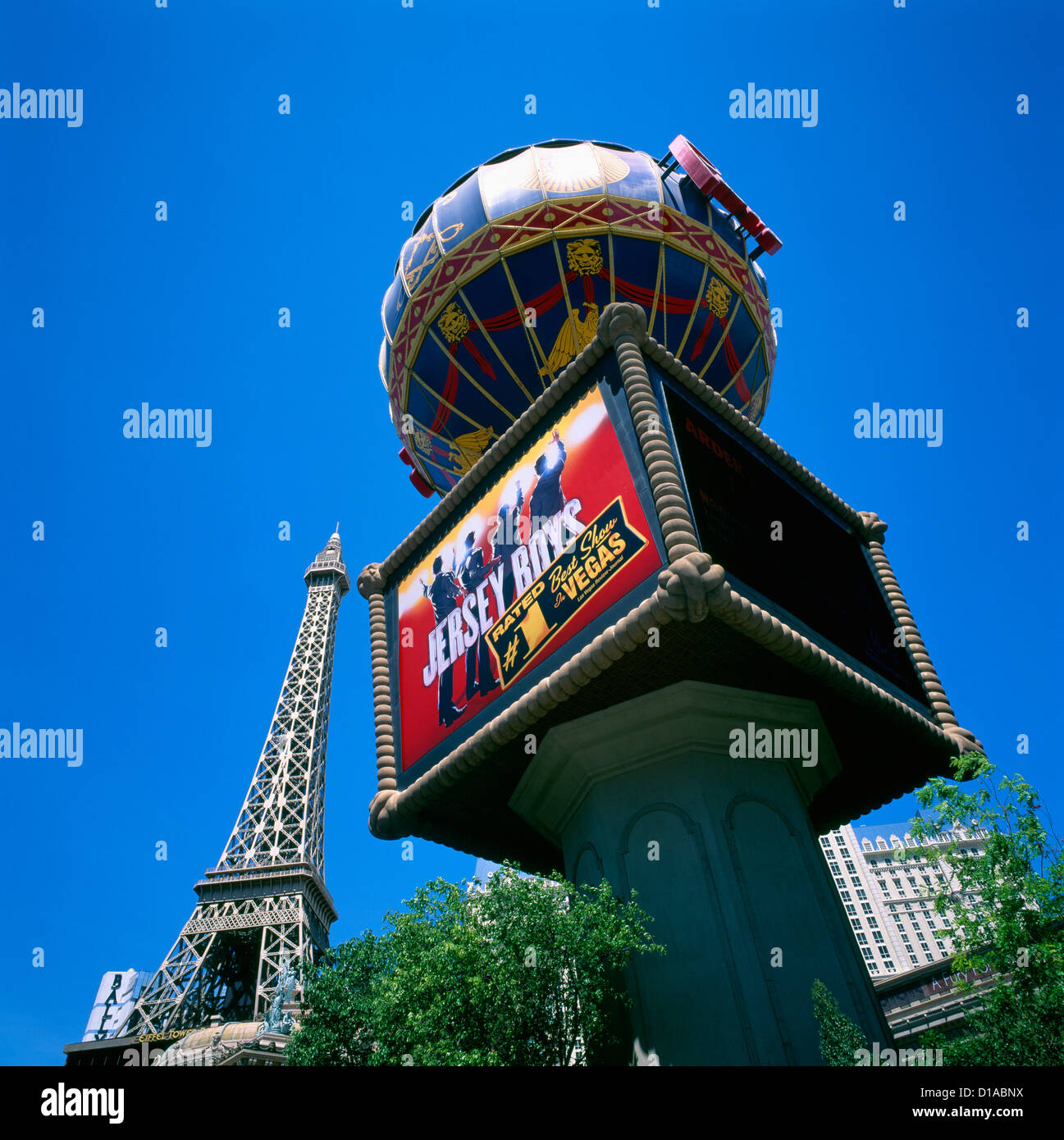 Las Vegas, Nevada, Stati Uniti d'America - Paris Hotel & Casino lungo la striscia (Las Vegas Boulevard) - Torre Eiffel & Montgolfier Replica a palloncino Foto Stock