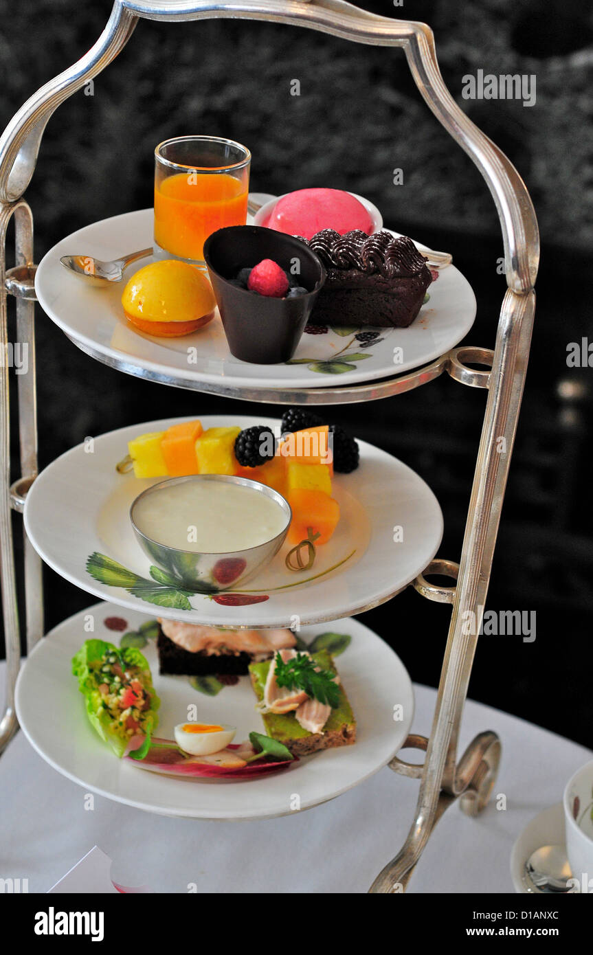 Scelta salutare tè del pomeriggio presso la Brown's Hotel, London, England, Regno Unito Foto Stock