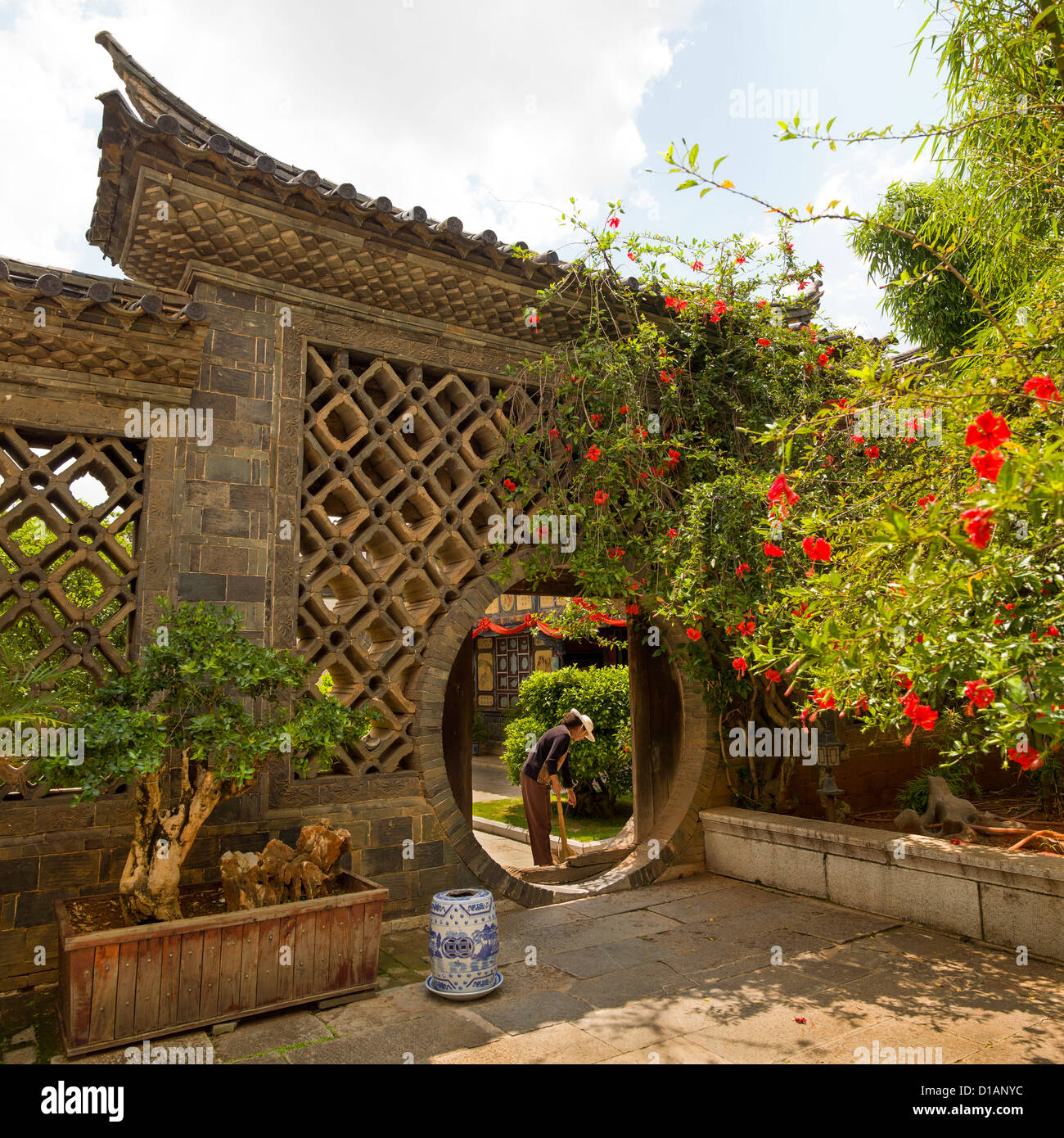 Porta circolare a Zhu Family House, Jianshui, nella provincia dello Yunnan in Cina Foto Stock