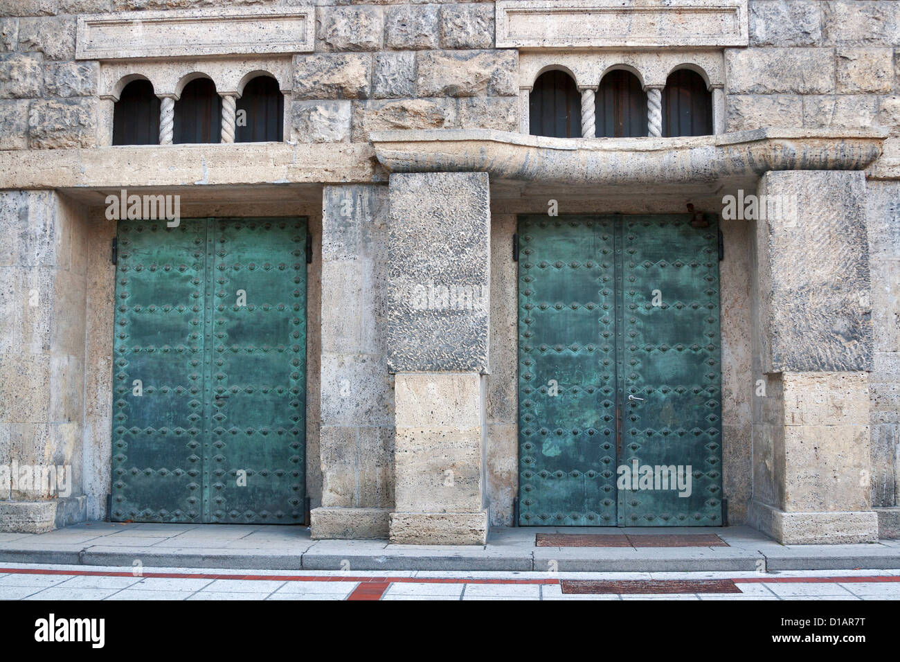 Zagabria chiesa St.Blaza porte costruito nel 1910-1913. Architetto Viktor Kovacic. Foto Stock