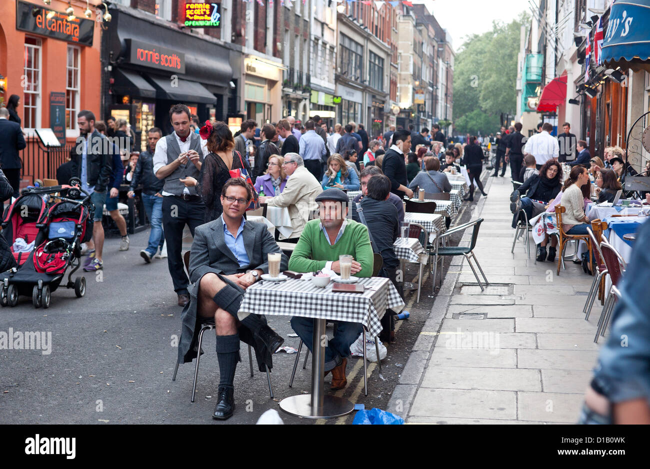 Royal Wedding celebrazione sulla Frith Street, Soho, London, England, Regno Unito Foto Stock