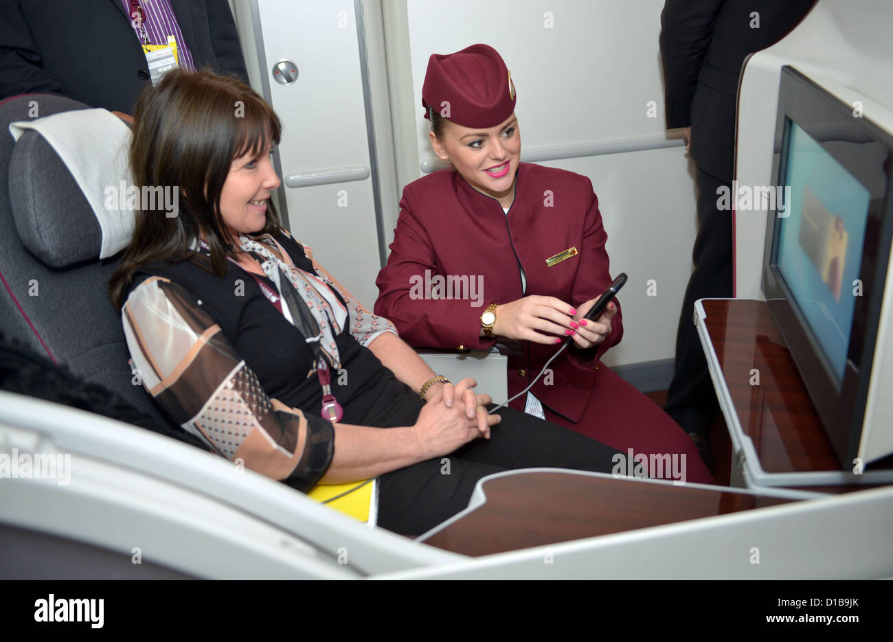 Il Qatar Dreamliner interni di aeromobili con hostess, di prima classe e business class sezione Foto Stock