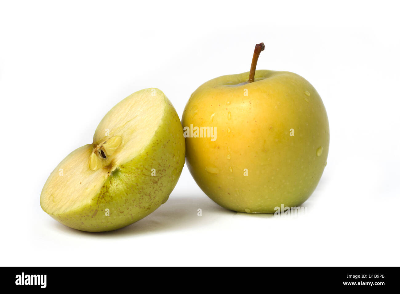 Mele Verdi con gocce d'acqua Foto Stock