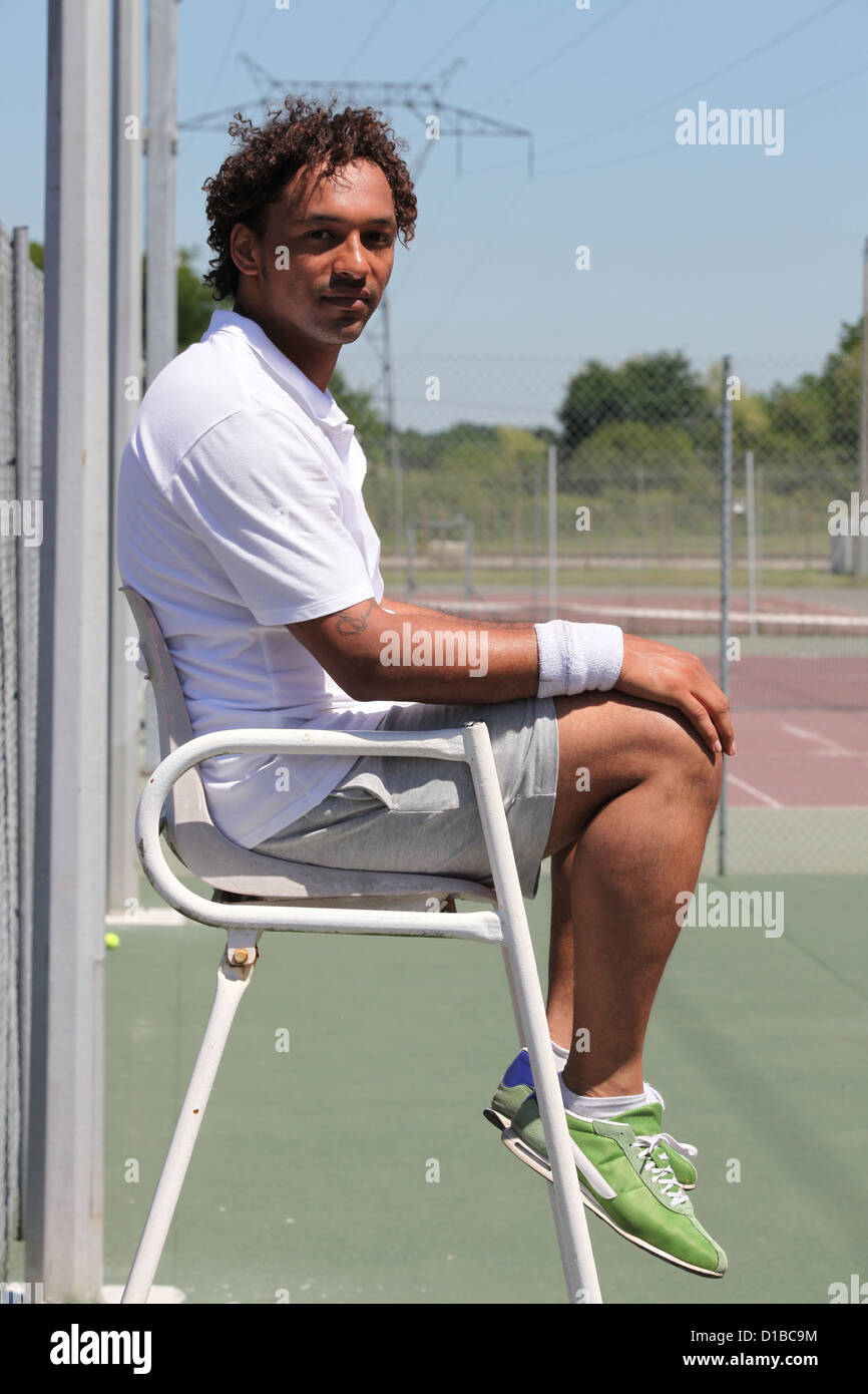 Arbitro sul campo da tennis Foto Stock