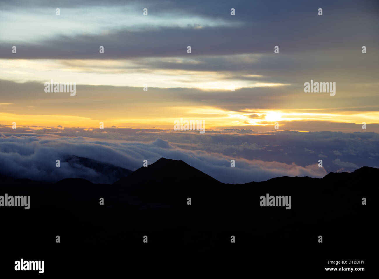 Alba mozzafiato vedute dalla sommità Halaekala Il Parco Nazionale del Vulcano in Maui Hawaii Foto Stock