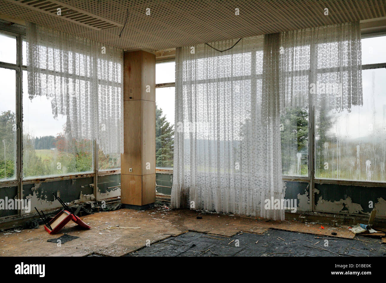 La sig.ra Wald, Germania, è stata distrutta la sala dell'ex NVA casa di riposo Foto Stock