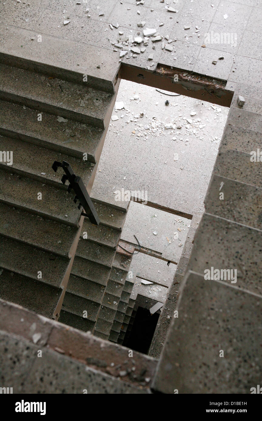 La sig.ra Wald, Germania, fu distrutta nella tromba delle scale della ex NVA casa di riposo Foto Stock