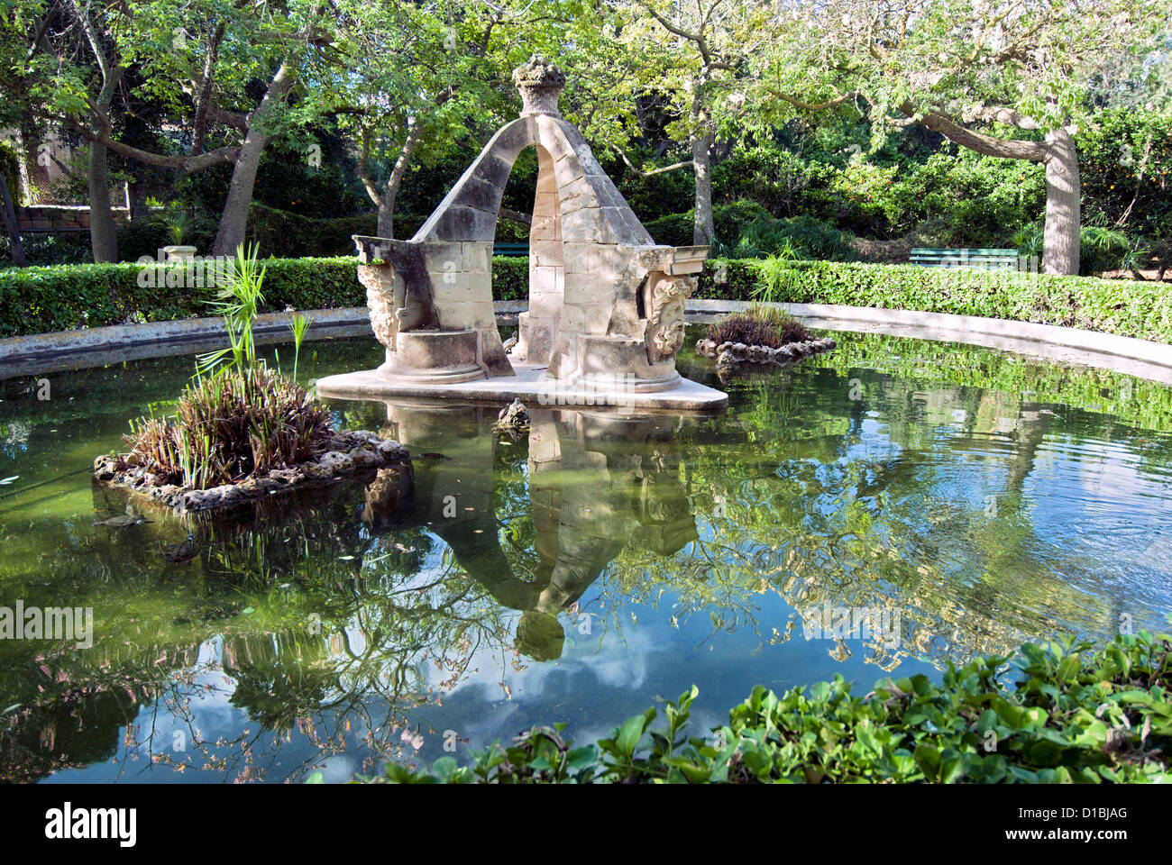 Piscina San Anton Palace Gardens Foto Stock
