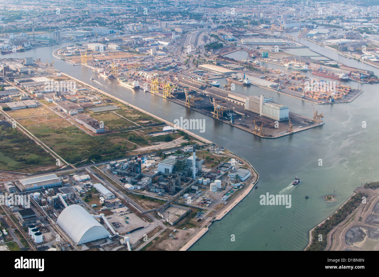 Vista aerea del Porto Marghera raffineria. L'Italia. Foto Stock