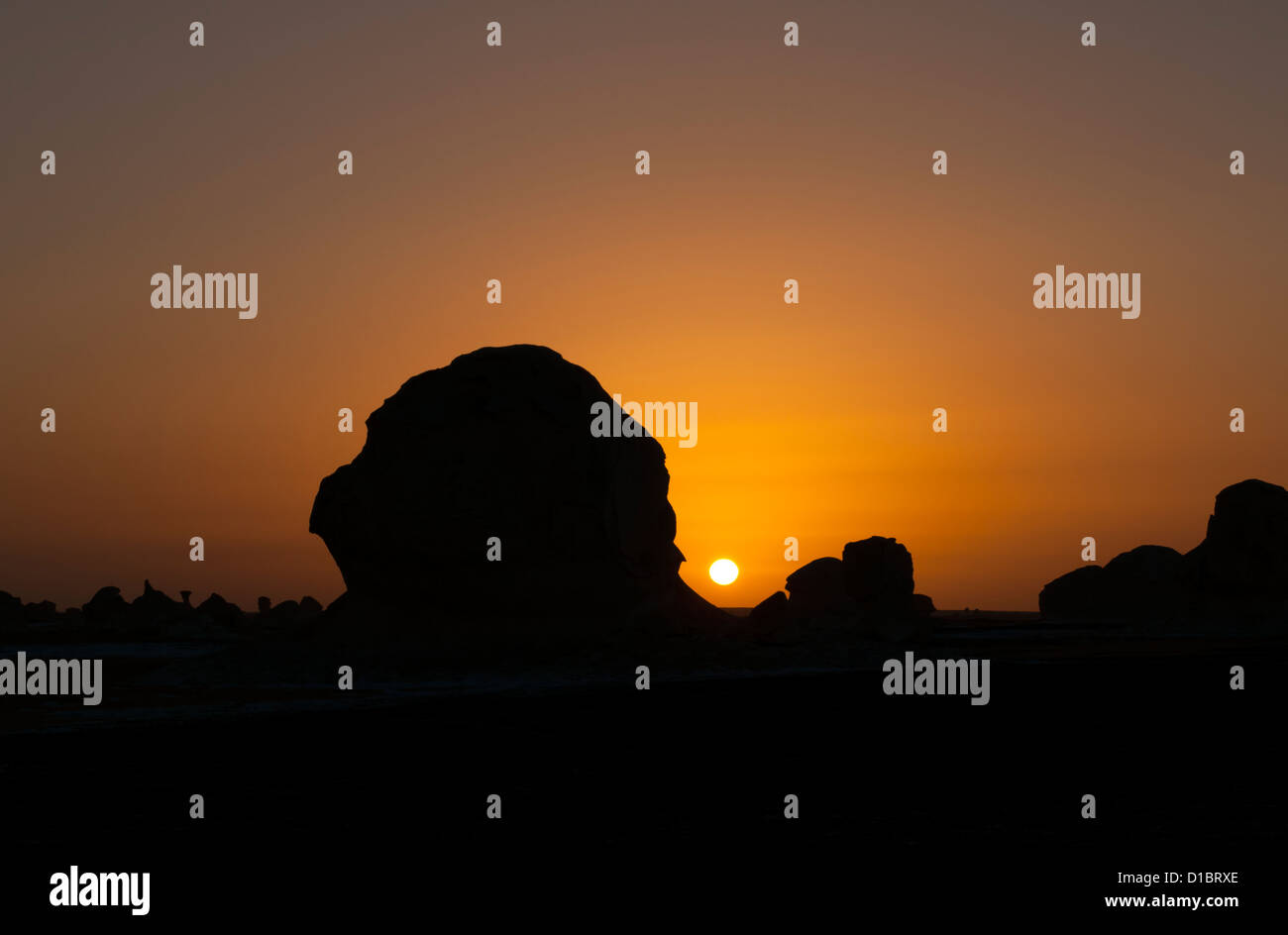 Le formazioni rocciose al tramonto, nel deserto bianco (Sahara el Beyda), Egitto Foto Stock