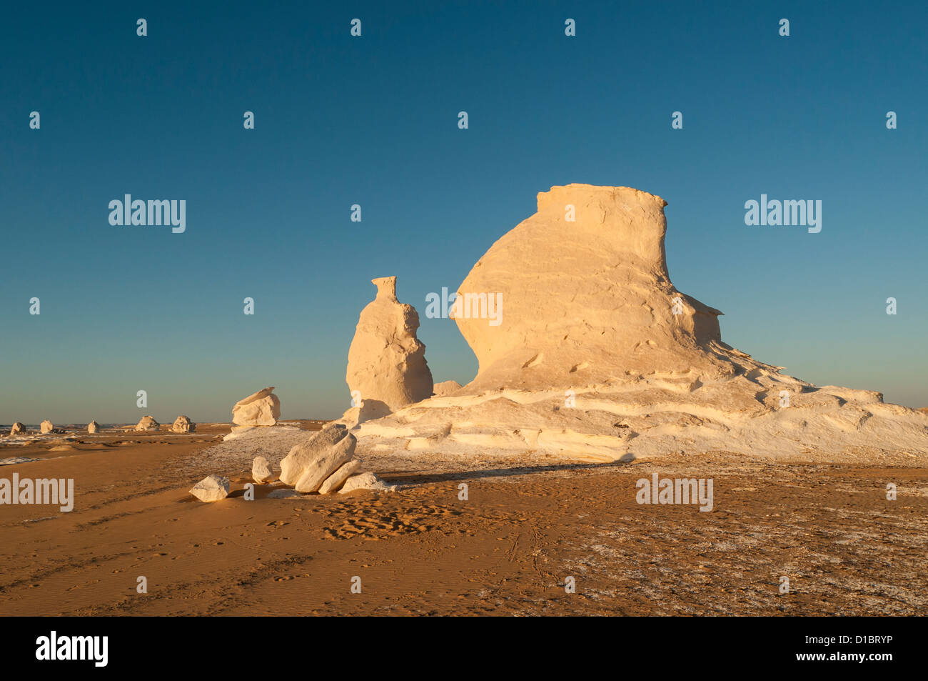 Chalk formazioni rocciose, White Desert (Sahara el Beyda), Egitto Foto Stock