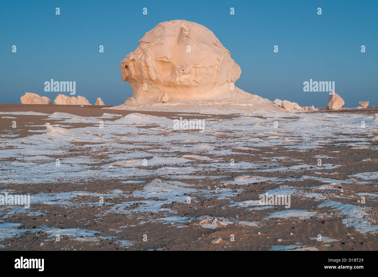 Chalk formazioni rocciose, White Desert (Sahara el Beyda), Egitto Foto Stock