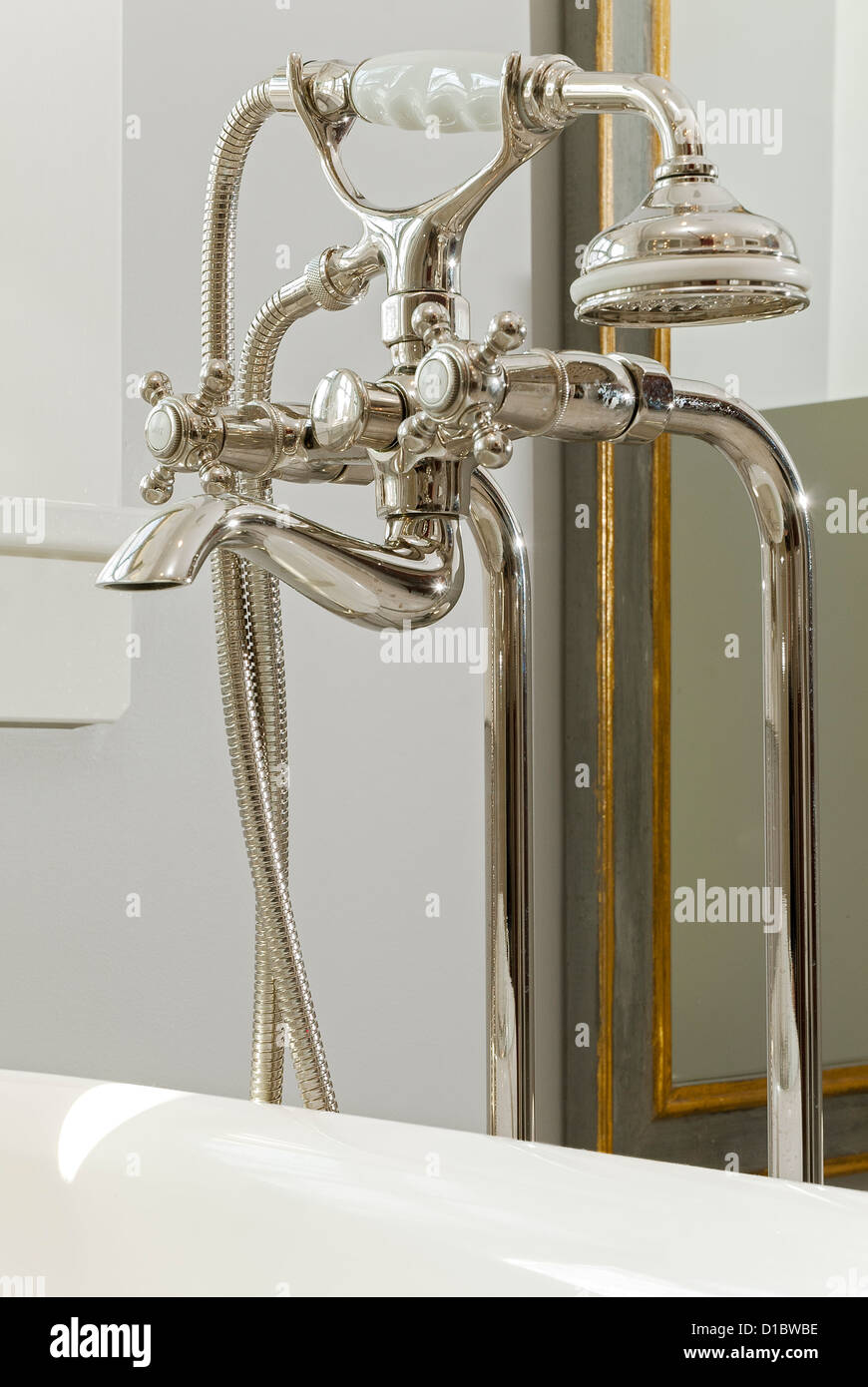 Il nuovo sistema ideato vasca da bagno rubinetto. Foto Stock