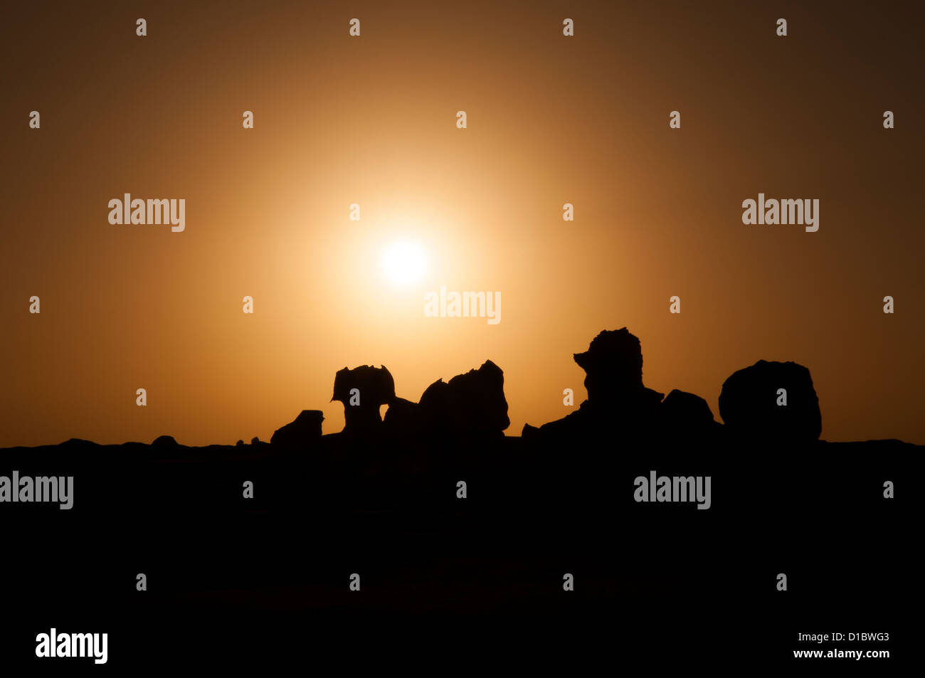 Le formazioni rocciose al tramonto, nel deserto bianco (Sahara el Beyda), Egitto Foto Stock