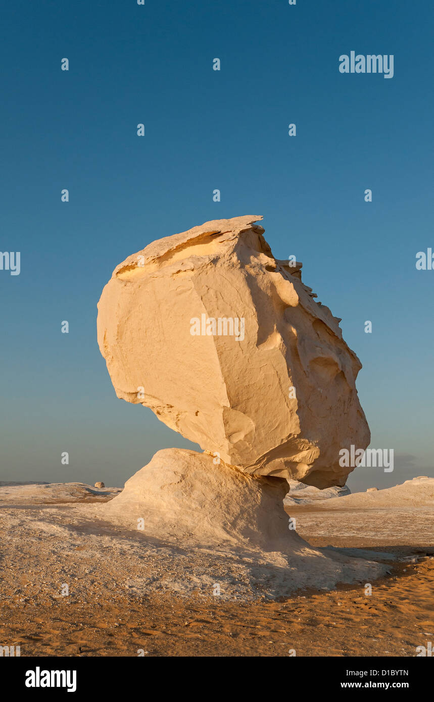 Chalk formazione di roccia, White Desert (Sahara el Beyda), Egitto Foto Stock