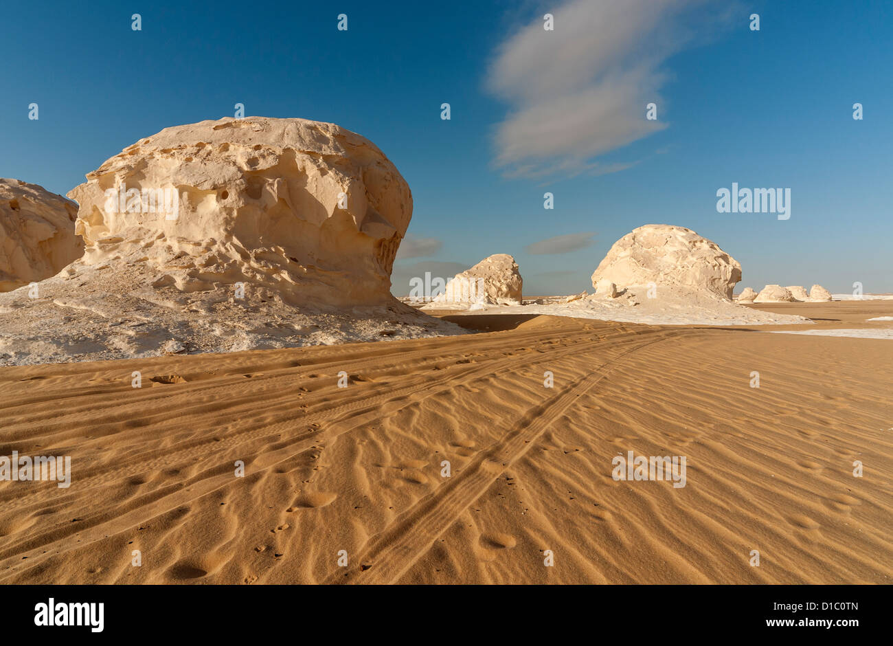 Chalk formazioni rocciose, White Desert (Sahara el Beyda), Egitto Foto Stock