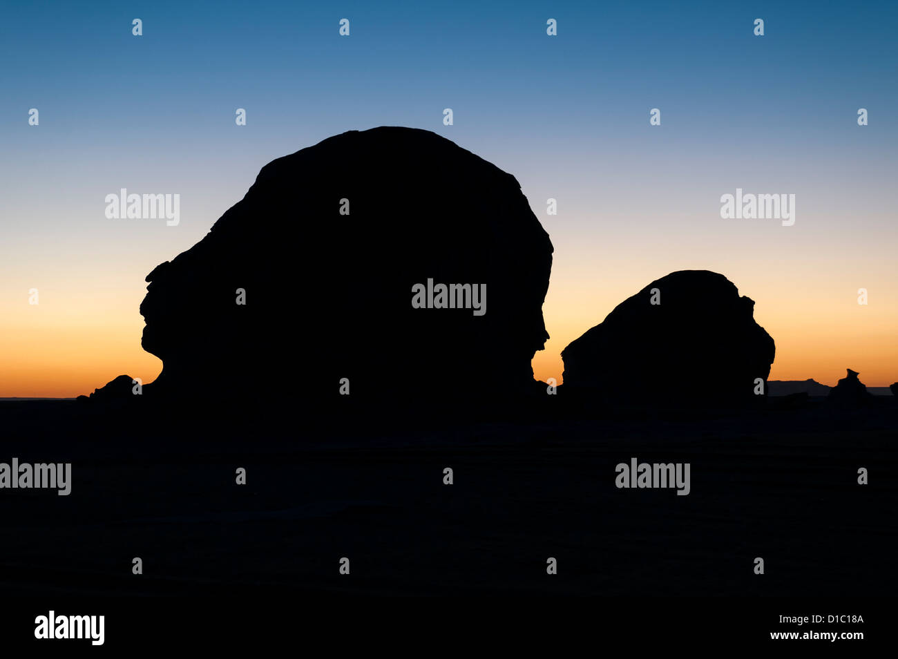 Le formazioni rocciose al tramonto, nel deserto bianco (Sahara el Beyda), Egitto Foto Stock