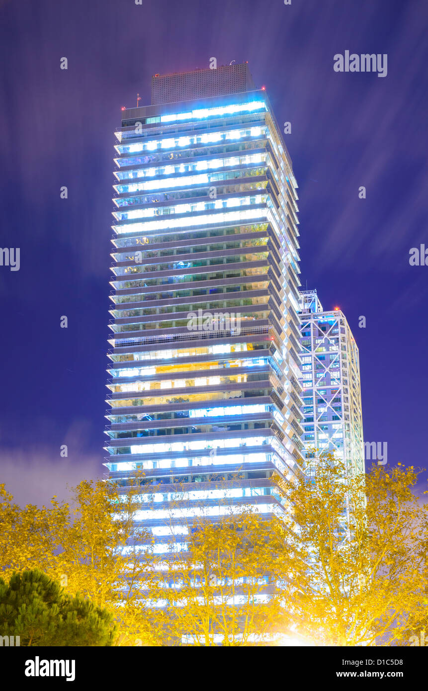 Torri Gemelle a Barcellona con luci intorno Foto Stock