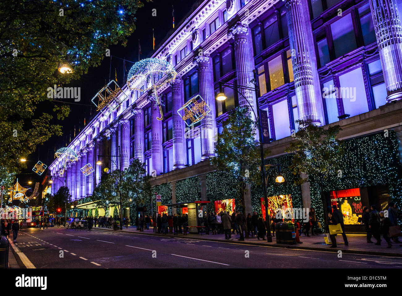 Dal grande magazzino Selfridges di Oxford Street, Londra, accesa fino a Natale. Foto Stock