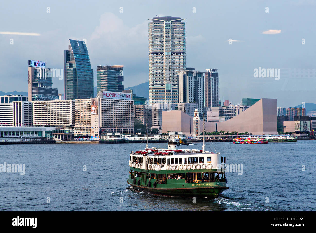 Star Ferry Crossing Victoria Harbour verso Kowloon Hong Kong. Foto Stock