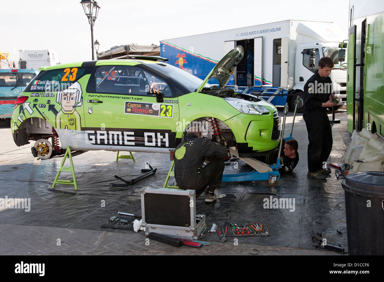 Rally Cipro 2012 meccanica rendono pronto Harry Hunt Citreon DS3 R3 auto in Paphos Cipro Foto Stock