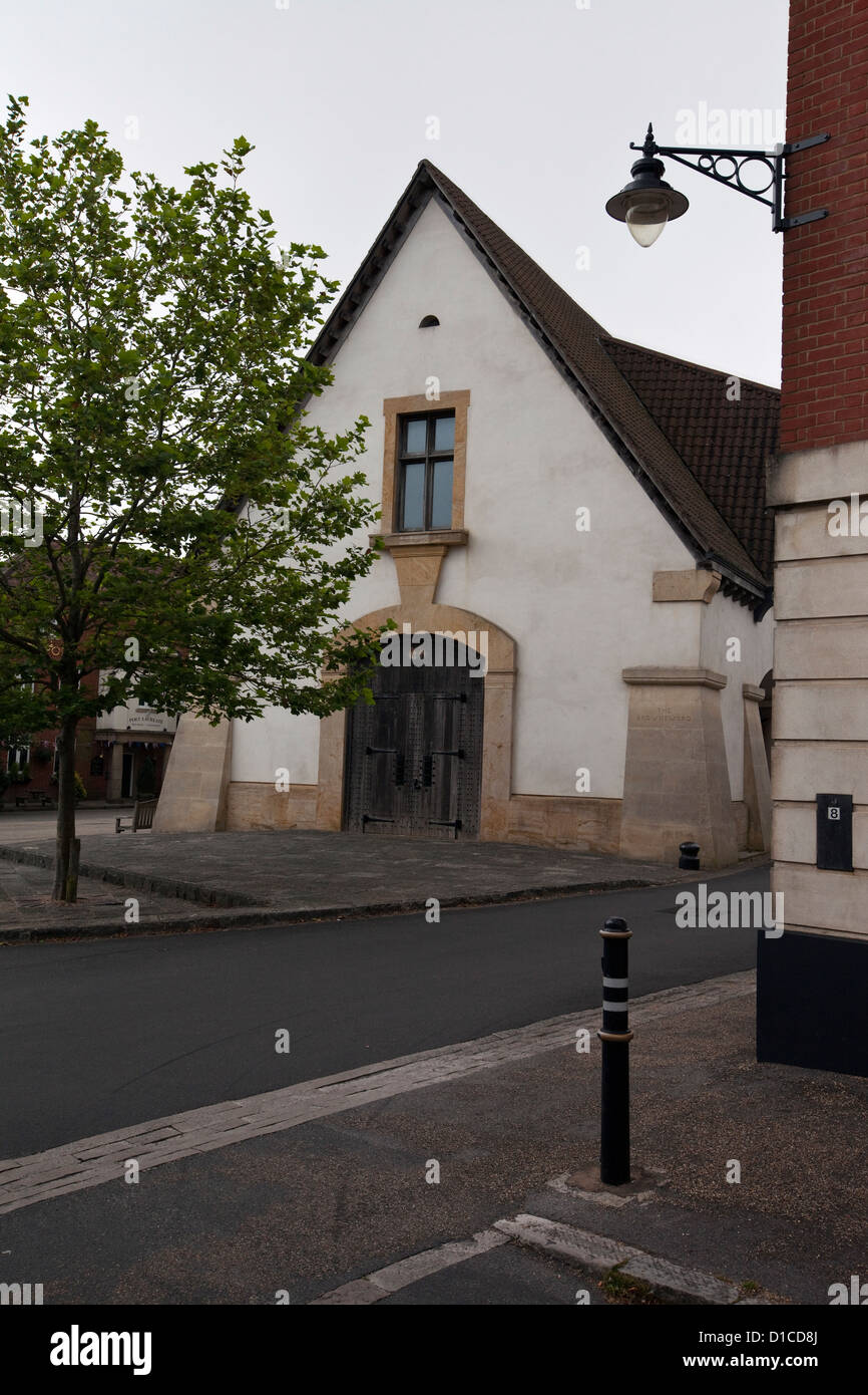 Un edificio dallo stile tradizionale in Poundbury, Dorset. La città è ispirata dal Principe di Galles ", " una visione di Gran Bretagna' Foto Stock