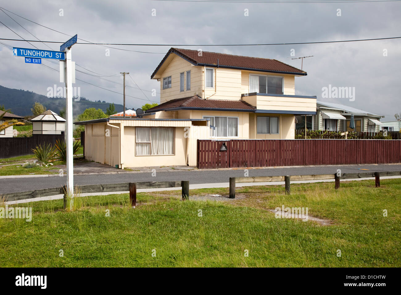 Middle-class House nel villaggio Maori di Ohinemutu, Rotorua, Isola del nord, Nuova Zelanda. Foto Stock