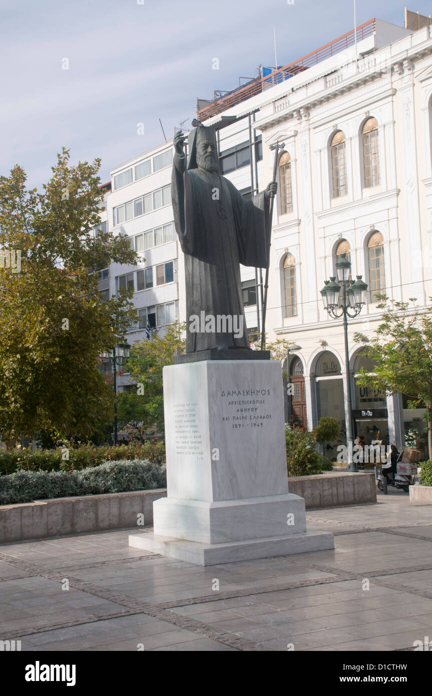 Statua di arcivescovo Damaskinos Papandreou (3 marzo 1891 - 20 Maggio 1949), Atene, Grecia Foto Stock
