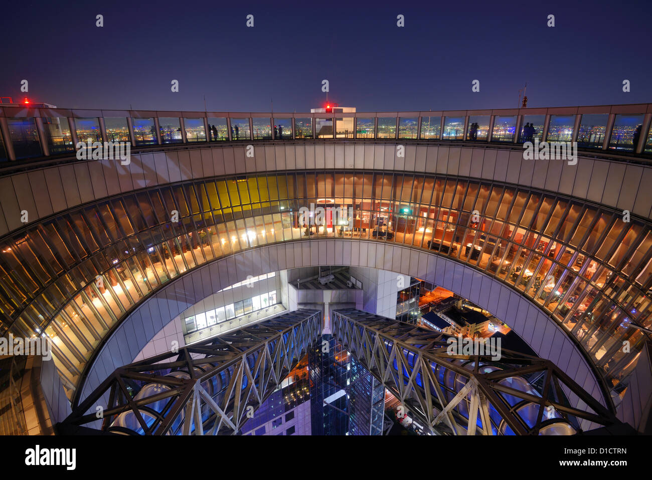 Piattaforma di Osservazione sul Umeda Sky Building di Osaka in Giappone. Foto Stock