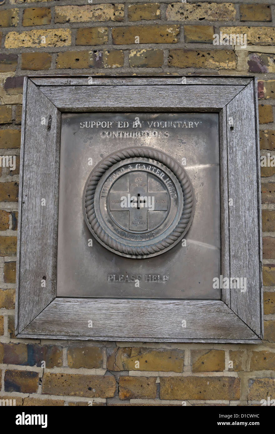 Montato a parete charity box esterno ancaster house, Richmond, Surrey, Inghilterra, invitando le donazioni a stella e garter home Foto Stock