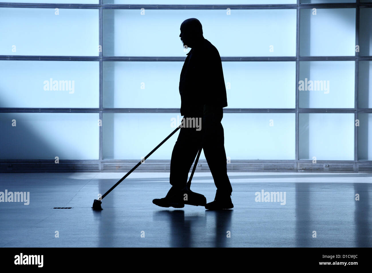 Berlino, Germania, la silhouette di una scopa spazzatrice Foto Stock