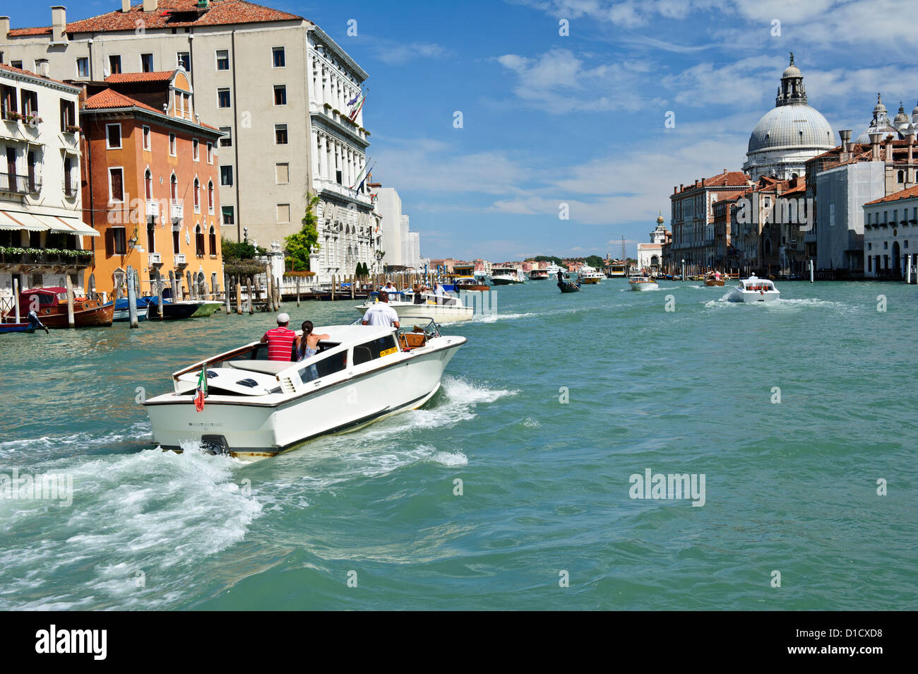 Il traffico sul Grand Canal, Venezia, Italia. Foto Stock