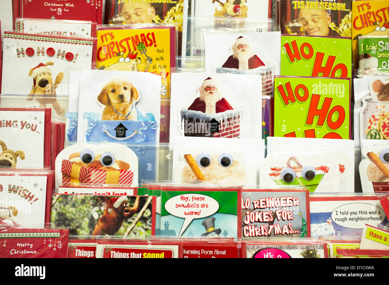 Un display di biglietti di auguri in un Clintons card shop Foto Stock