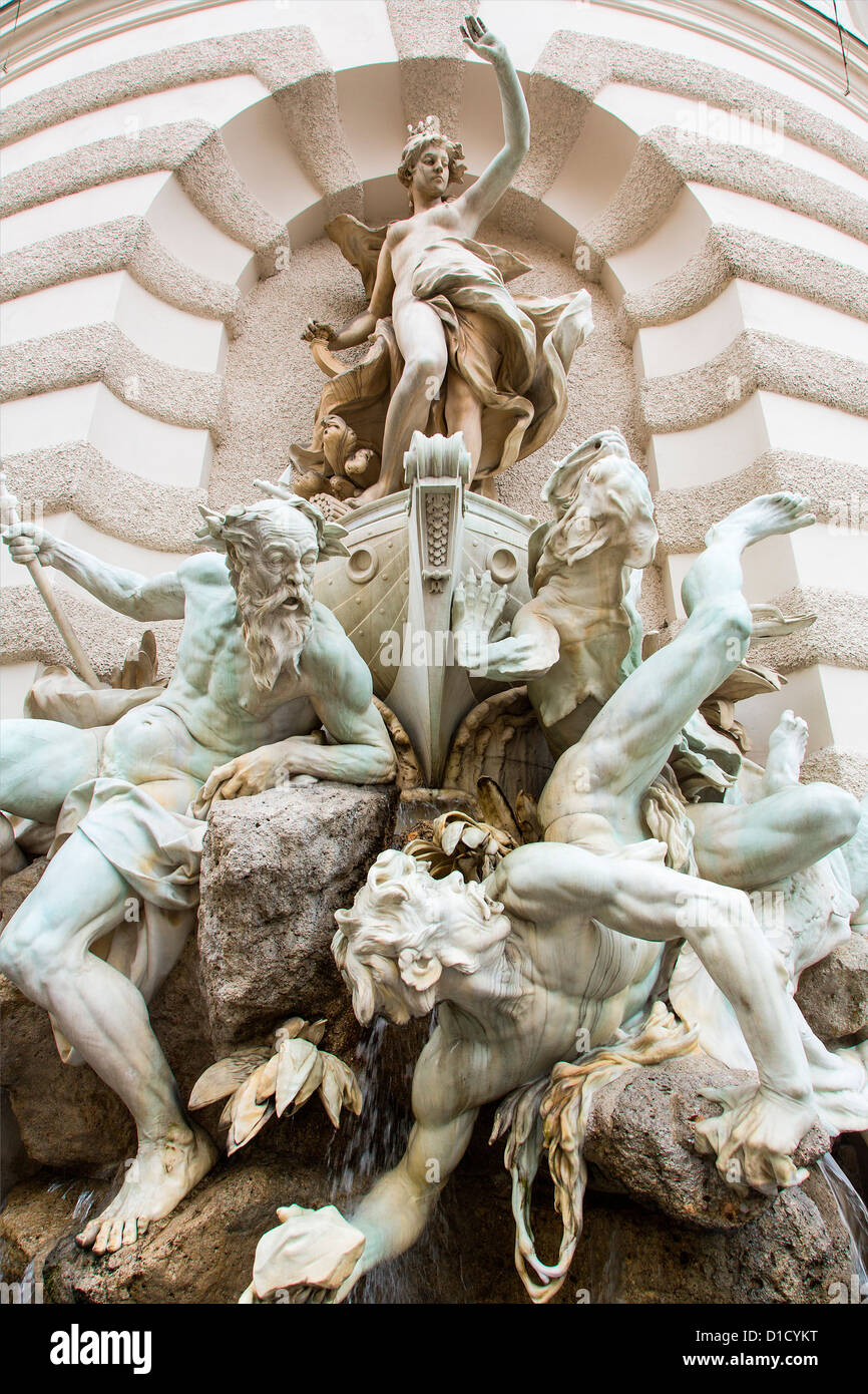 Vienna, scultura frontale del complesso di Hofburg Foto Stock