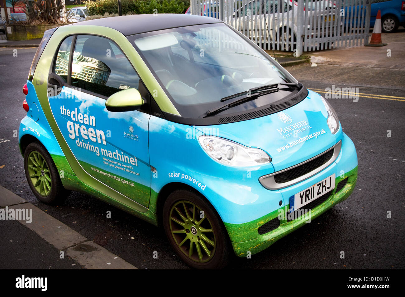 Il veicolo elettrico utilizzato intorno alla città degli ufficiali del Manchester City Council, Inghilterra, Regno Unito. Foto Stock
