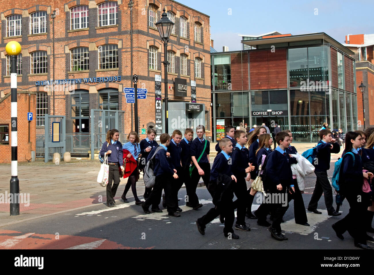 Scolari presso il Museo della Scienza e dell'industria, Castlefield, City Centre, Manchester, Inghilterra, Regno Unito Foto Stock