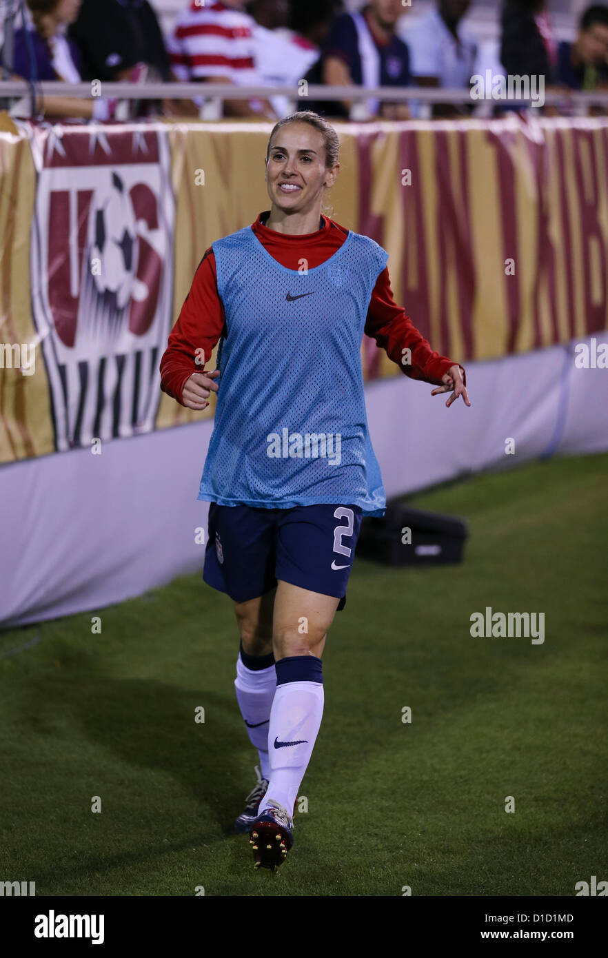 BOCA Raton, FL - 15 dicembre: Heather muffole #2 degli Stati Uniti si riscalda contro la Cina a FAU Stadium su dicembre 15th, 2012 in Boca Raton, Florida USA ha sconfitto la Cina 4-1. Foto di Mauricio Paiz Foto Stock