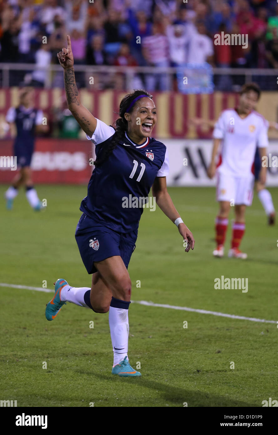 BOCA Raton, FL - 15 dicembre: Sydney Leroux #11 DEGLI STATI UNITI D'AMERICA festeggia il gol contro la Cina a FAU Stadium su dicembre 15th, 2012 in Boca Raton, Florida USA ha sconfitto la Cina 4-1. Foto di Mauricio Paiz Foto Stock