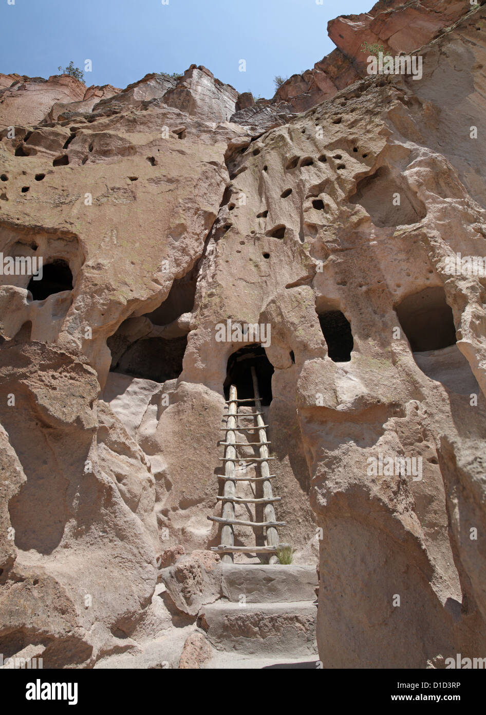 Rovine del Pueblo abitazioni di Bandelier National Monument Foto Stock