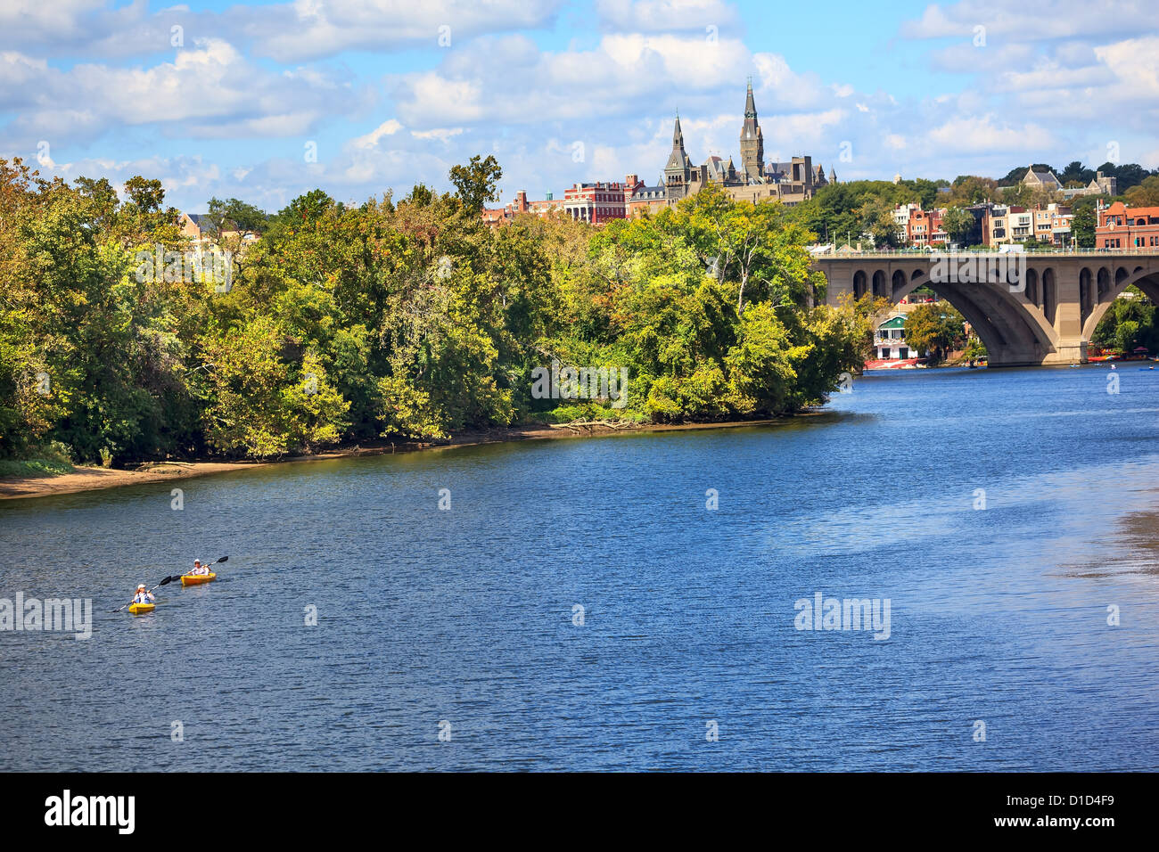 Key Bridge Potomac River Kayak della Georgetown University di Washington DC Foto Stock