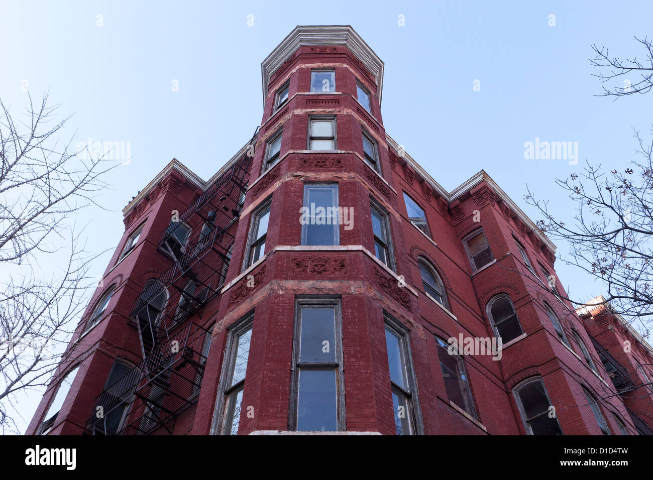 Torretta di angolo di edificio in mattoni Foto Stock