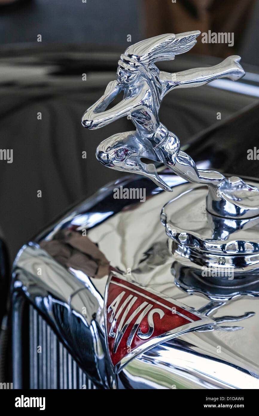 Close-up di un vecchio Alvis emblema di automobile Foto Stock