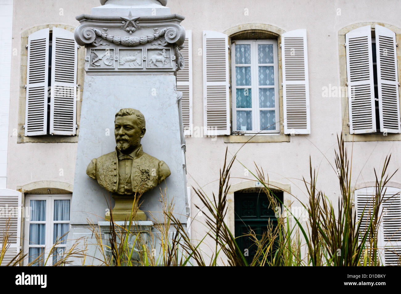 Un memoriale per l'astronomo francese Félix Tisserand di Nuits-Saint-Georges la città della sua nascita. Foto Stock
