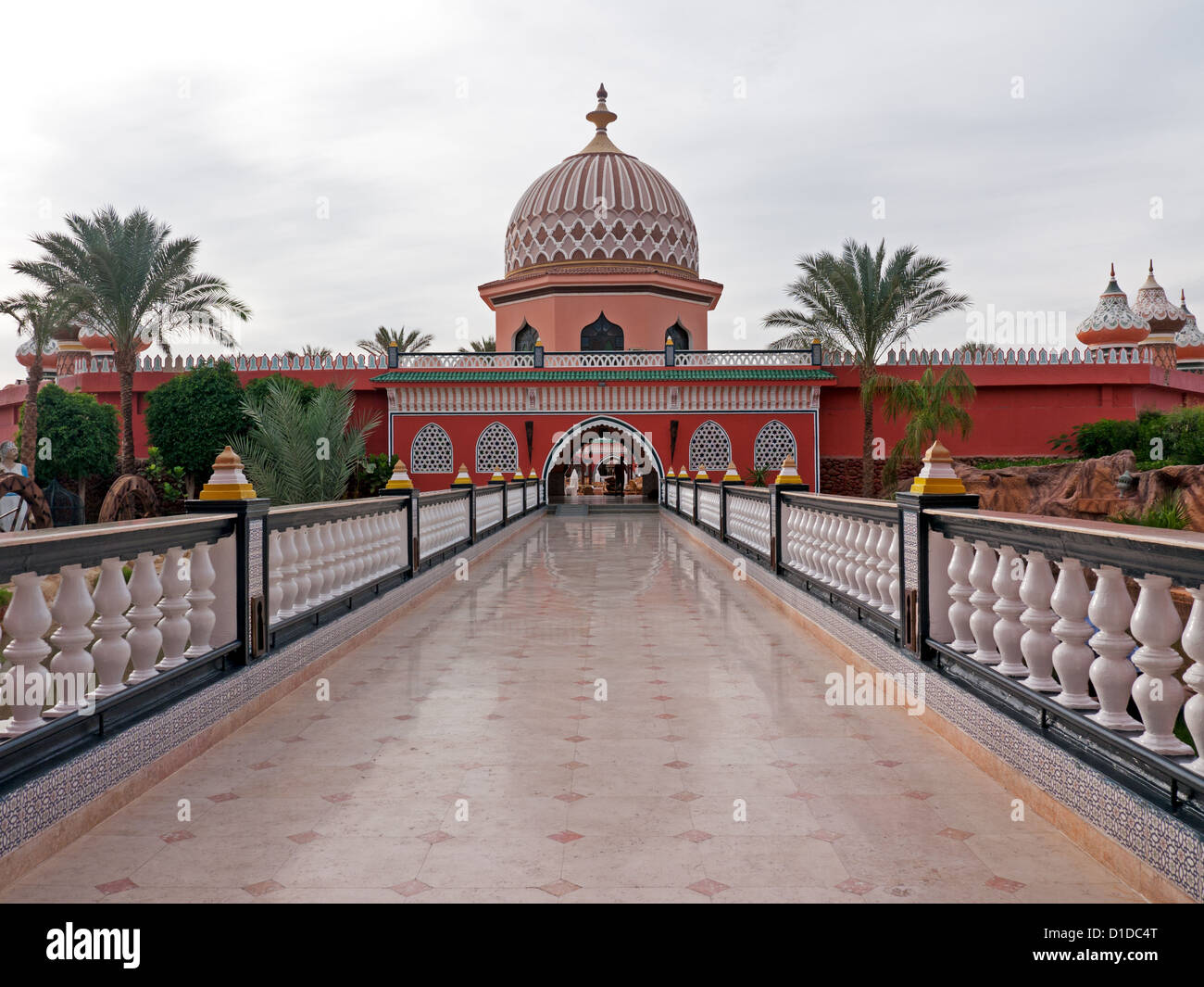 Palace e la cupola all'interno di fantasia, in un centro di intrattenimento a Sharm El Sheikh, Egitto Foto Stock