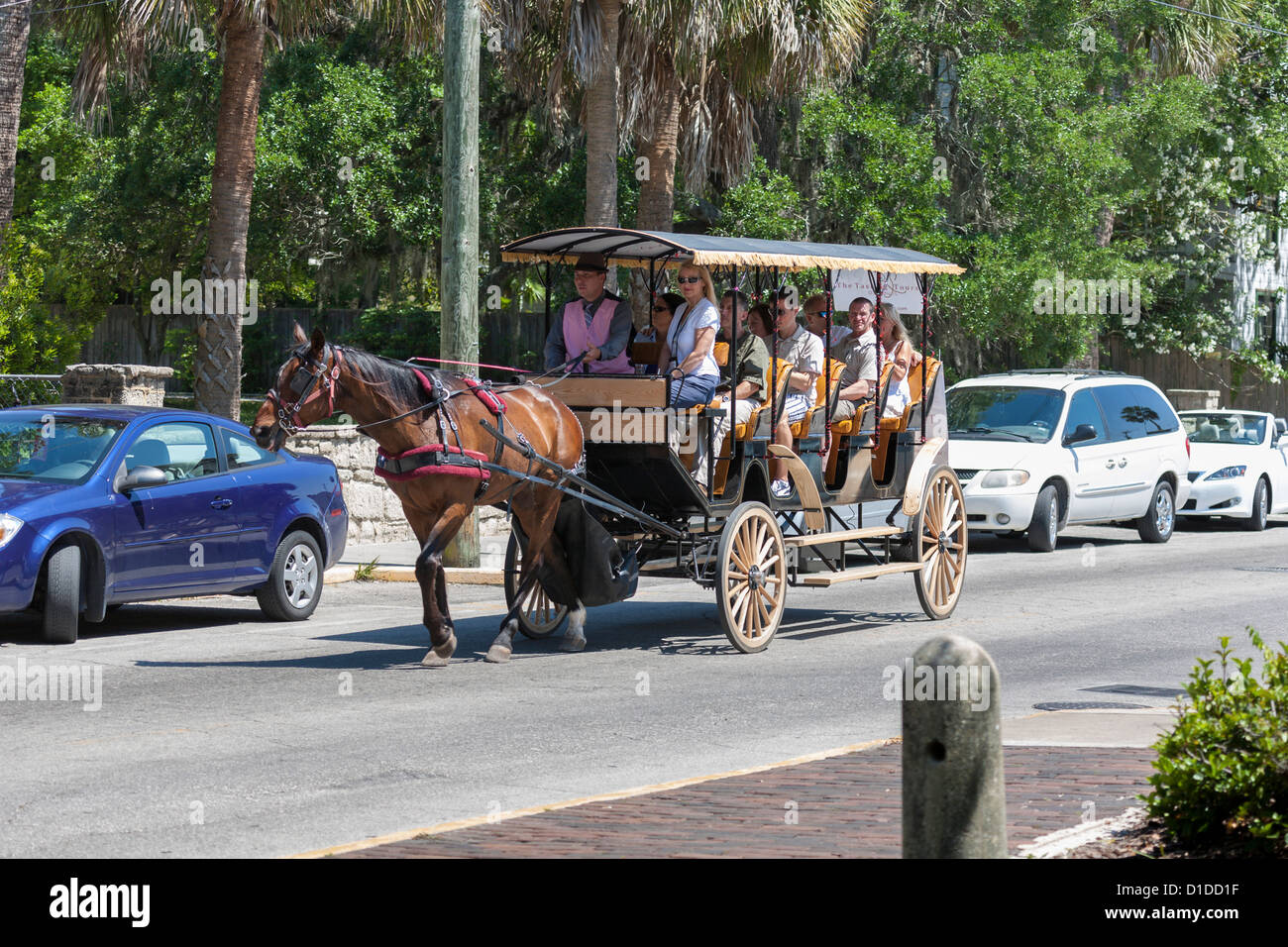 I turisti tenendo tour in un carro trainato da cavalli tour in Sant'Agostino, Florida USA Foto Stock